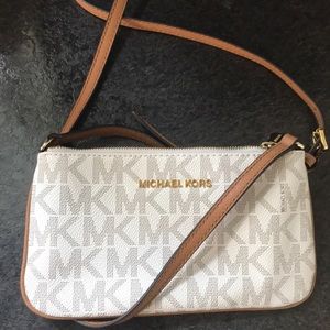 Micheal Kors small purse NWOT in original box